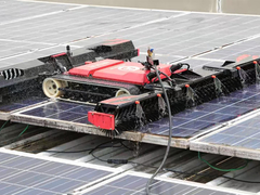 آلة أدوات تنظيف ألواح الطاقة الشمسية روبوت تنظيف الألواح الشمسية مع بطارية ليثيوم لوحدة PV